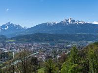 Herrlicher Ausblick über Innsbruck mit Nockspitze und Serles links